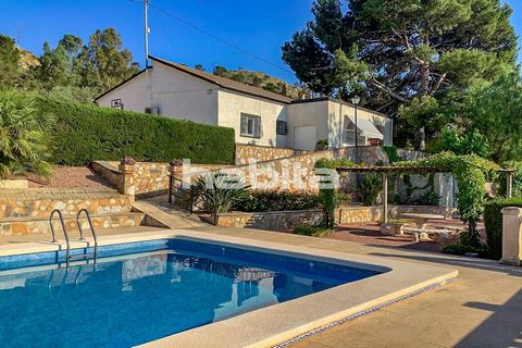 An incredible opportunity to acquire a piece of authentic Spain on a magnificent 6000m² plot. Featuring its own 6x9m swimming pool and space for up to 10 cars in the yard. Fantastic surroundings to do anything you wish. A fantastic chance for those w...