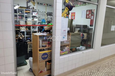 Property ID: ZMPT553649 - Assignment of business in operation. - The business includes the filling and equipment to continue the activity currently in operation. - This is an activity of repairing shoes, bags and duplication of keys. - The rent of th...