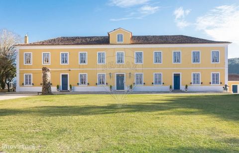 Quinta do Campo , located in Valado dos Frades, Nazaré, for sale. Quinta do Campo is in the hands of the same family since the nineteenth century, has 8,000 m2 of covered area and 5,000 m2 of gardens and magical places where you can relax and enjoy t...