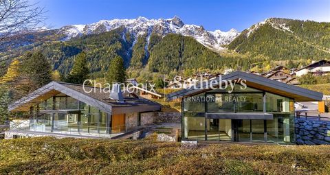 Chamonix Sotheby's International Realty представляет шале Kamila и гостевое шале Kami, великолепное светлое здание с восемью спальнями и ванными комнатами, спроектированное в современном стиле, расположенное на возвышенностях Les Moussoux. Этот приви...