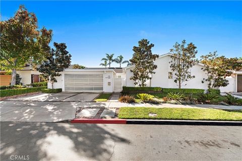 This single-level residence located in the exclusive enclave of Irvine Terrace, offers an inviting and spacious layout, complemented by numerous upgrades and timeless mid-century modern-inspired style. Welcomed by a private courtyard, the home featur...