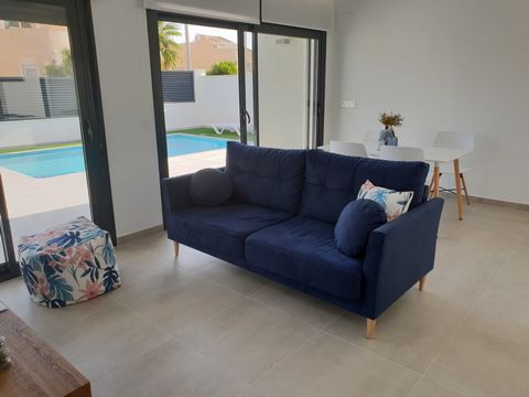 NEW BUILD VILLAS IN PINAR DE CAMPOVERDE New Build modern residential of villas in Pinar de Campoverde Small development of only 15 villas 9 of which are built in one story with a distribution of 3 bedrooms and 2 bathrooms open plan loungedining kitch...