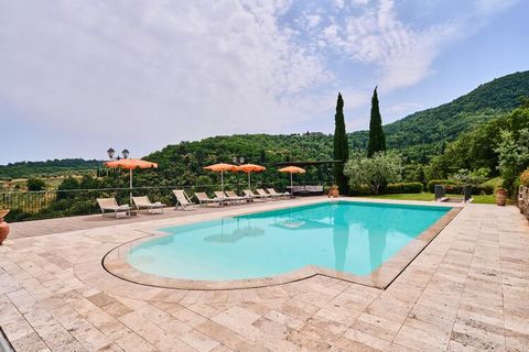 This magnificent farmhouse is located in one of the most beautiful areas of Tuscany. Chianti, famous throughout the world for its fine wines, is an enchanting setting of hills and villages worth visiting. The farmhouse, renovated with care and qualit...