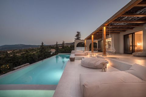 Cette belle villa moderne de trois chambres est située dans la région nord de Zaknthos avec des terrasses remarquables et une grande piscine à débordement. Une pergola en bois s’étend à l’avant de la propriété, offrant suffisamment d’ombre pour se pr...