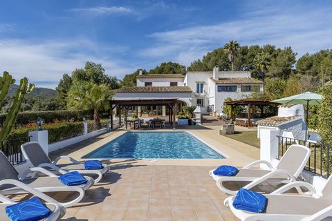 Große und komfortable Villa mit privatem Pool in Javea, Costa Blanca, Spanien für 26 Personen. Das Haus liegt in einer ländlichen und waldreichen Strandgegend. Die Villa verfügt über 11 Schlafzimmer und 8 Badezimmer, verteilt auf die Hauptunterkunft ...