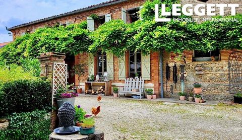 A25768SNM82 - This majestic manor house is situated in the commune of Castelferrus located on the left bank of the Garonne, 6 km from Castelsarrasin and the A61 autoroute, 25 km from Montauban and less than an hour from Toulouse. Every room in the pr...