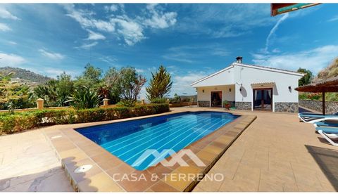 Are you looking for a quiet villa with sea views, just 5 minutes from Sayalonga? Then here we have the perfect property for you. This charming, single-storey villa is located above Sayalonga and can be reached via an asphalt driveway. On the property...