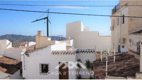 In the beautiful village of Canillas De Aceituno, nestled in the foothills of the Sierra Tejada and Almijara, with its nature reserve, is this property in one of the narrow pretty streets of the village. With fantastic views of the mountains and the ...