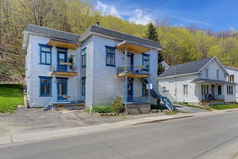 Duplex located in the heart of Ste-Anne-de-Beaupré. 2 large dwellings of approximately 960 sq. ft. 41/2 on the ground floor and 51/2 upstairs, with parking. Ideal for first time purchase or investment. Roof 2020. The 2 units will be free to the buyer...