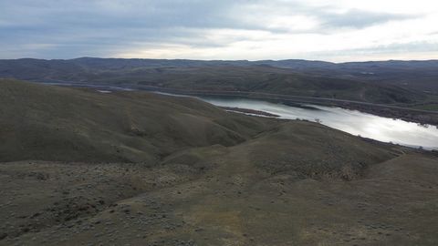OWNER WILL CARRY! This beautiful 70-acre property located just outside Weiser, Idaho is perfect for recreational activities or development potential. Adjacent to thousands of acres of BLM land with the convenience of Snake River access right across t...