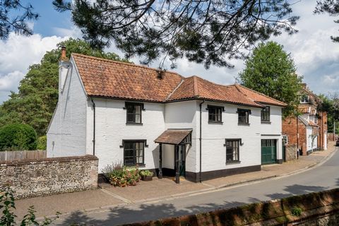 Town meets country at this superb property, set right on the edge of Wymondham with views across to the abbey and down the long, private garden. You could be in the middle of nowhere here, but you’re well connected, walking distance to shops, schools...