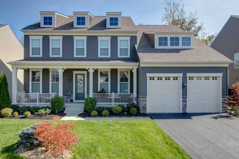 This Taylor Model home, built by Stanley Martin, offers the homebuyer many benefits with the added upgrades to enhance the overall quality. To start please notice the upgraded flooring, ceilings, and kitchen. The main level in this amenity-filled hom...