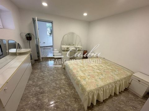 Basement floor of a BRICK house on a slab - TOP CENTER! The property has an area of 150 sq.m. and the following distribution: corridor, kitchen with living room, living room, TWO bedrooms, bathroom and toilet separately. Improvements: COMPLETELY repl...