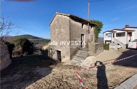 An autochthonous Istrian house is for sale near picturesque Motovun. It has a total area of 70 m2 and extends over three floors, and is located on a plot of land of 292 m2.   The house is located on a hill and has an open view of the beautiful city o...