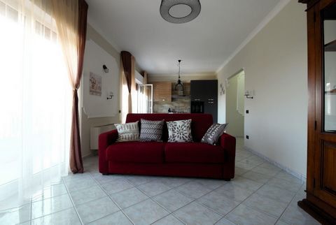 In het zuidelijke deel van Roseto degli Abruzzi hebben we een appartement van m². 105, op de tweede en laatste verdieping met zolder. Is het jouw huis? Neem contact met ons op om het te bezoeken! Het is een volledig gerenoveerde oplossing in uitsteke...
