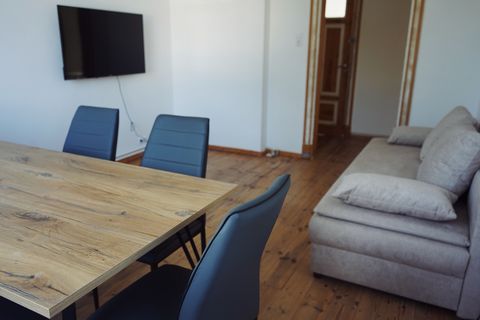 Perfect for groups, business travelers, teams, families and anyone else who does not want to miss the benefits of a fully equipped, large apartment during their stay in Bremerhaven. → 5 bedrooms for 1 or 2 guests each, plus a sleeping option on the c...