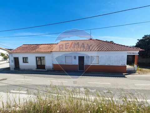 House T3 with land for sale in Ribeira dos Moinhos, Tentúgal.   Ground floor villa in need of renovation, located 20 minutes from Coimbra. The villa has a total area of 258m2 (being the covered area of 156m2) being implanted in a plot of land with a ...