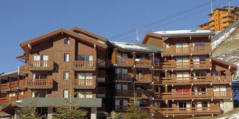 VOTRE RÉSIDENCE Les Sentiers du Tueda La résidence Les Sentiers du Tueda se situe dans le domaine des 3 Vallées, au cœur de Méribel-Mottaret, village authentique par excellence avec ses chalets de bois au cœur des sapins. Elle est composée de 3 bâtim...