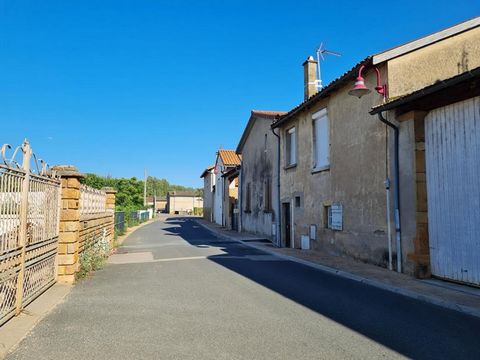 I offer you a townhouse on 2 levels, quiet, between Mâcon and Crèches sur Saône, close to the main roads and the countryside, on the ground floor, you will find an entrance, a concrete cellar with window and a toilet, Upstairs, a kitchen-dining room,...