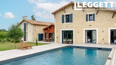 A26224ELM33 - Located in the Gironde region, 25 minutes from Saint-Emilion, this property has been completely renovated with taste and elegance offering you a serene and idyllic setting. The brightness thanks to its multiple bay windows, the fluidity...