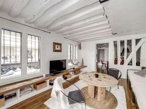 Located in the heart of Paris, this magnificent apartment is ideal for spending a dream stay in Paris. The apartment with its careful decoration mixes perfectly the charm of the old and a more contemporary design. You will be charmed by the incompara...