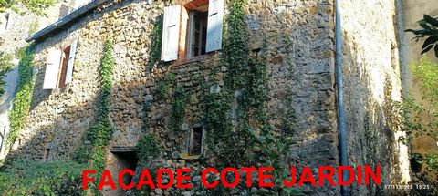 Vallon pont d'Arc (07150)Charmante, te renoveren halfvrijstaande stenen woning met ongeveer 150M² bruikbare oppervlakte met kelders (60M²) op ongeveer 500 M² omheind en bebost terrein met uitzicht op de rots van Sampzon. drie prachtige kelders waarva...