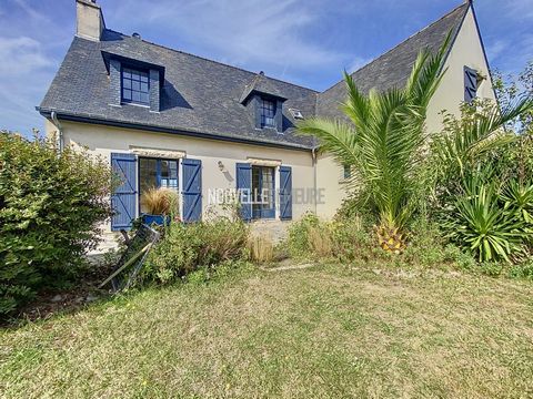 Nouvelle Demeure offers this Neo Breton house of the 80s of 171 m2 habitable with its garden of 1200 m2 in the town of Lancieux in a quiet dead end, close to the village center and all these amenities, near beach 700 m, golf 800 m. This house consist...