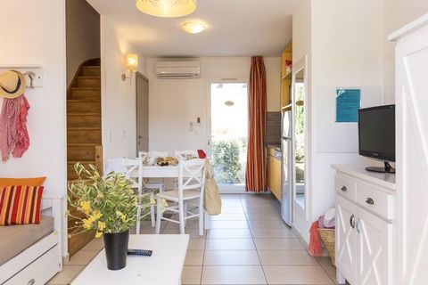 The holiday park consists of about a hundred well furnished holiday homes for 4 to 8 people. The semi-detached houses can be found in small groups spread over the park. The holiday home for 4 people (FR-20226-12) features a sofa bed for 2 people in t...