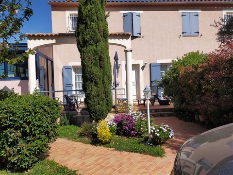 Only 1km from ramparts of Avignon! This beautiful quiet house as you walk from the private parking through the south facing garden and up to the front door of the ground floor you are met with the first bedroom on the right with a beautiful view of t...