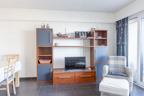 Apartment located on the 3rd floor and equipped with 3 bedrooms (2 with double bed and 1 with bunk beds). There is a nice living room followed by a fully equipped kitchen, a cozy terrace with sea view, bathroom with bathtub ( + extra shower in 1 of t...