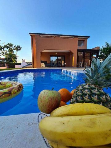 The villa consists of 3 bedrooms and four bathrooms with a living area of ​​165 m2 on a plot of 650 m2. An open living room, dining room, fully equipped kitchen, pantry, two bathrooms and a bedroom are located on the ground floor. Outdoors, you can e...