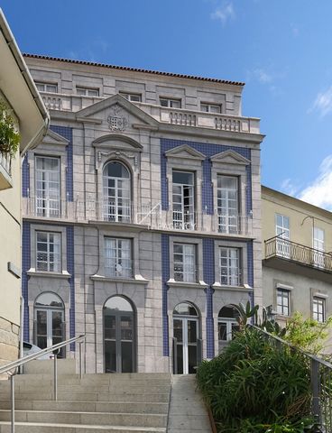 O Palácio da Fervença localiza-se em Gaia, na margem do Rio Douro, é um novo e elegante empreendimento com um total de 17 apartamentos, que se destaca pela maravilhosa arquitetura e design. Este empreendimento resulta da reabilitação de um edifício d...