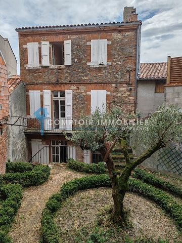 Située au centre de CARAMAN et de toutes ces commodités à pied. Je vous propose cette maison bourgeoise de 218m2 + combles aménageables et dépendances. Que vous soyez investisseur ou une famille, ce bien exceptionnel répondra à toutes vos attentes. V...