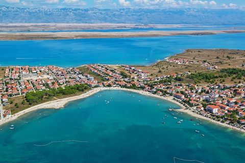 Vier Appartements in einem Privathaus in toller Lage am Strand. Alle Appartements haben einen Balkon oder eine Terrasse mit Gartenmöbel - meistens sogar mit Meerblick. In der gepflegten Gartenanlage gibt es einen Grillplatz und Sonnenliegen. Bis zum ...