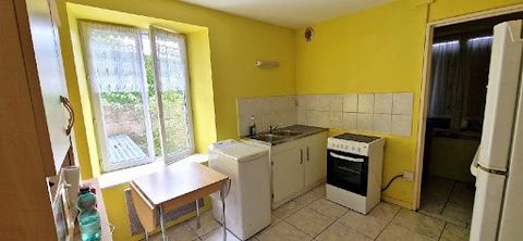 Appartement à vendre à Fesches le Châtel. Appartement T2 de 42 m², situé au rez-de-chaussée d'une petite copropriété, idéalement placé à proximité de commerces. Il est composé comme suit : - Cuisine, séjour lumineux, chambre avec dressing et une sall...