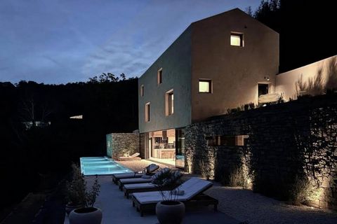 Welcome to the luxurious Modern Home Motovun, a stunning property located in the picturesque town of Motovun. Built in 2023, this exceptional home offers a perfect blend of modern elegance and rustic charm, making it the ideal retreat for those seeki...