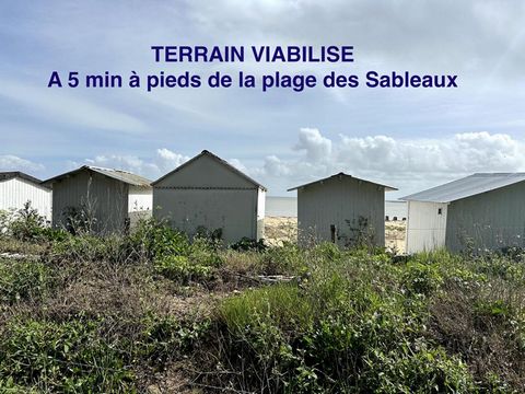 NOIRMOUTIER (85330) - Secteur Les Sableaux A moins de 5 minutes à pieds de la plage des Sableaux ! Dans un environnement très calme, au fond d'une impasse beau terrain à bâtir viabilisé d'une contenance de 695m2. PPRL zone blanche. Emprise au sol aut...