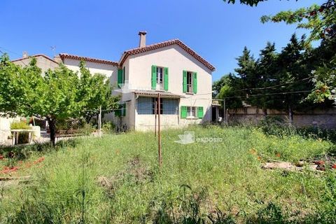 Découvrez le charme d'une maison du 19? siècle ! Cette maison ancienne saura vous séduire par son caractère authentique. Située au calme, dans une impasse, et à proximité des axes autoroutiers sans les nuisances, elle bénéficie d'un agréable jardin, ...