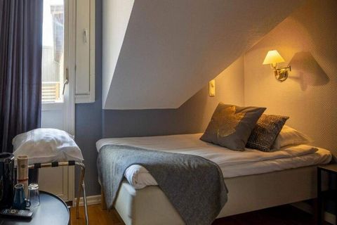 Installez-vous dans l'une de nos charmantes chambres individuelles personnalisées, situées dans le bâtiment d'origine de l'hôtel. Chaque chambre est décorée de manière unique avec des couleurs vives, garantissant une atmosphère distinctive et accueil...