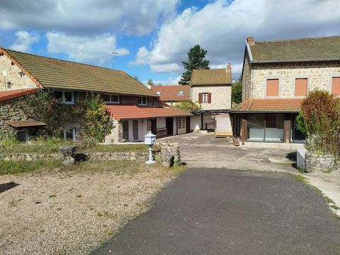 Ensemble immobilier: maison, gîte, garages et terrain (3,3ha), situé en pleine nature dans le parc naturel regionnal Livradois-Forez , à 15min de Saint-Yorre et 30min de Vichy. Cet ensemble comprend: - Une maison principale (ancien restaurant/chambre...