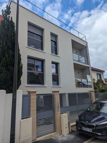 Cet appartement de 2 pièces dans une nouvelle résidence a Malakoff offre tout ce dont vous avez besoin pour des vacances reposantes. La propriété de 41 m² comprend un salon avec un canapé-lit pour 2 personnes, une cuisine entièrement équipée, une cha...