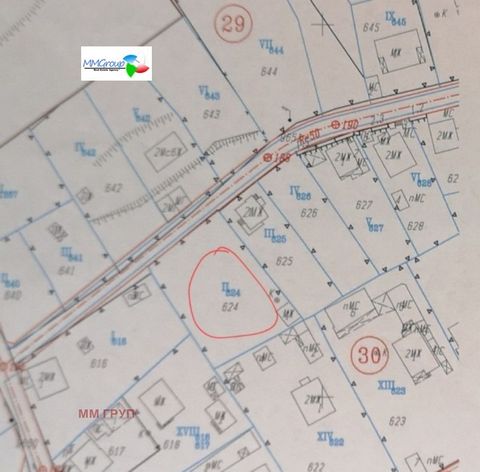 Na sprzedaż działka w malowniczej wiosce Divotino, nadająca się pod budowę domu rodzinnego lub willi. Nieruchomość znajduje się 10 km od miasta Pernik, jest niedroga i idealna do zamieszkania przez cały rok. 0896/800-407;