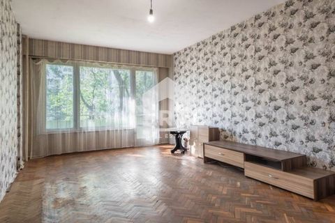 NOUVEAU, PRIX RÉDUIT ! EXCLUSIF! ERA Varna Trend propose à la vente un appartement d’une chambre d’une superficie bâtie de 60 m², situé au deuxième étage d’un total de 8 étages. La propriété se compose d’un salon (22 m²) avec accès à une terrasse (4 ...