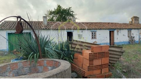 Grundstück mit Haus zum Erholen in einer schönen Gegend in Gasparões, Ferreira do Alentejo in Beja. Es handelt sich um ein Anwesen mit einer Gesamtgrundstücksfläche von 28.306 m2 (2,8 ha), das völlig flach ist und ein typisches Haus zur Wiederherstel...