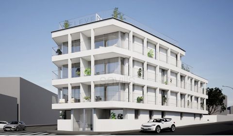 Appartement 3 chambres d'une superficie brute de 198,36m2 Orientation : Sud/Ouest Balcon de 18,24 m2 Box de 40,52m2 et dépôt de 7,51m2 Espaces communs : toit-terrasse avec piscine (156m2) et salle de copropriété (14m2). ELEVEN est un immeuble résiden...