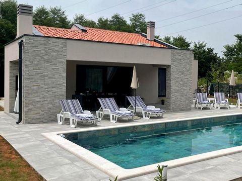 Villa with swimming pool on the edge of the village in Labin-Rabac area! Total area is 140 sq.m. Land plot is 775 sq.m. Surrounded by greenery on the edge of a quiet village near the town of Labin, a villa with a swimming pool is for sale. In additio...