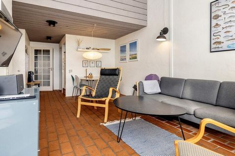 Bel appartement de vacances jusqu'à Tranum Beach. L'appartement est meublé d'une chambre au rez-de-chaussée et de deux chambres à l'étage. Au rez-de-chaussée il y a aussi un séjour/cuisine avec accès à la terrasse et une salle de bain et toilettes sé...