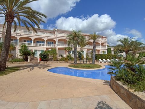 Luxe appartement in een paradijselijk complex, dicht bij diensten en stranden tussen de steden Moraira, Benissa en Calpe. Het appartement bestaat uit: entree, woonkamer met toegang tot veranda, keuken met ontbijtbar, volledig uitgerust, 2 slaapkamers...