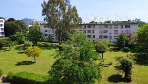 Stéphane Coste vous présente sur la commune de la Garde, au calme et proche de toutes commodités. Dans une copropriété sécurisée et arborées, venez découvrir cet appartement lumineux de 3 pièces, situé au 3éme étage sans ascenseur et sa cuisine indép...