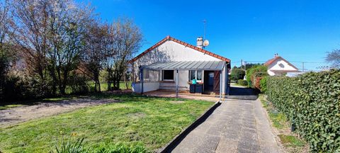 Venez découvrir ce joli pavillon de plain pied de 92 m² habitables avec un terrain arboré de 1700 m² au fond d'une impasse d'un secteur calme de la ville de St Eloi, à 2 minutes de Nevers et ces commodités. Le bien se compose d'une grande entrée/coul...